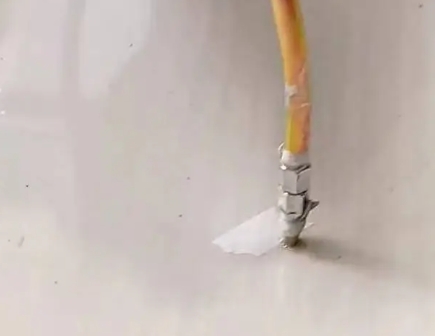 云南瓷砖空鼓维修公司专业解答在瓷砖铺贴过程中，如果使用的砂料过粗（如全部使用了粗砂），可能会导致以下问题